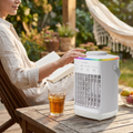 Mini climatiseur portable 3-en-1 avec veilleuse LED en situation