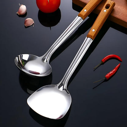 Ensemble d'ustensiles de cuisine inox et bois